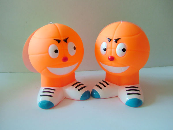 Little figurines in orange color
